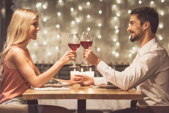 Bị đòi chia tiền ăn uống sau buổi hẹn hò