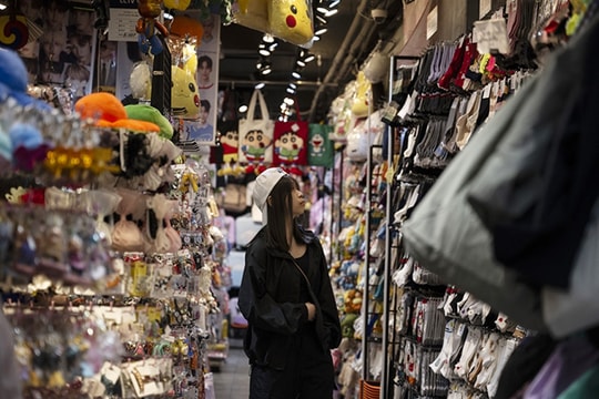 Khách Trung Quốc thổi sức sống mới cho phố mua sắm Myeong-dong
