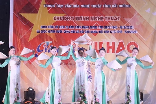 Tưng bừng "Giai điệu tự hào" tại phố đi bộ Bạch Đằng