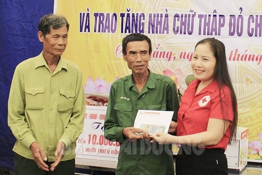 Trao nhà "chữ thập đỏ" cho hộ nghèo ở xã Cao Thắng
