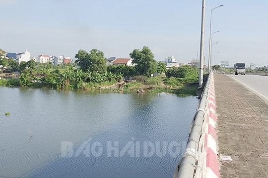 Một nam thanh niên nhảy cầu Lộ Cương tự tử 