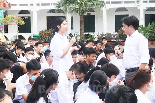 Trường THPT Nguyễn Du tư vấn ôn thi đánh giá năng lực cho học sinh khối lớp 12