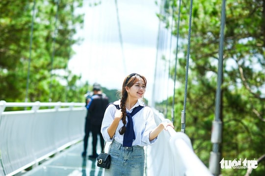 Da Lat’s first glass bridge opened to public
