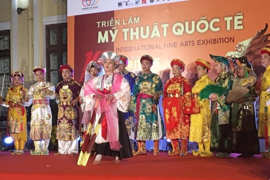 Tranh cãi quanh vụ hầu đồng trong trường Đại học Huế