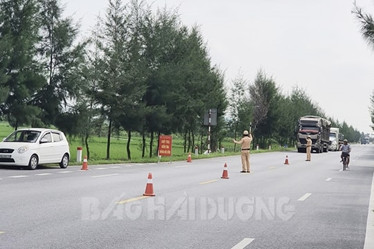 Kiểm tra 1.795 xe ô tô kinh doanh vận tải 