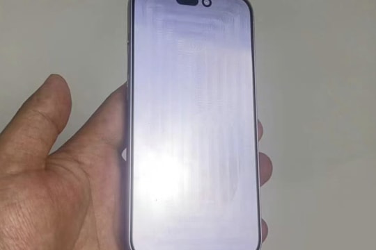 iPhone 15 Pro lộ mô hình với viền siêu mỏng