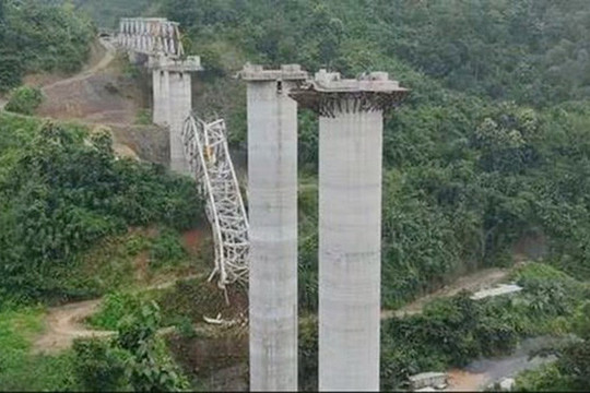 Sập cầu đường sắt Ấn Độ, ít nhất 26 người thiệt mạng