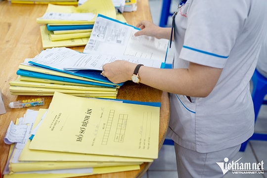 Khẩn trương triển khai bệnh án điện tử, không dùng bệnh án giấy