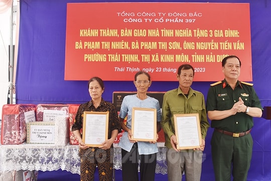 Khánh thành 3 ngôi nhà tình nghĩa cho gia đình chính sách ở Kinh Môn 