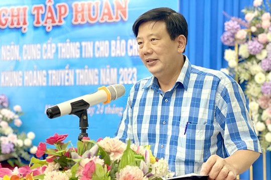 Nâng cao kỹ năng phát ngôn, cung cấp thông tin cho báo chí