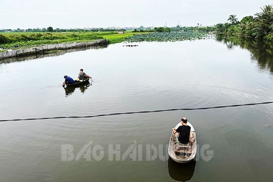Đưa cháu ra sông tập bơi, chú chết đuối, cháu mất tích