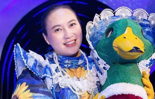 Nghệ sĩ, khán giả 'dậy sóng' vì Khánh Linh bị loại sớm ở 'Ca sĩ mặt nạ'