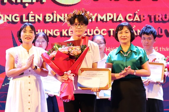 Nam sinh chuyên hóa giành vòng nguyệt quế “Đường lên đỉnh Olympia” Trường THPT chuyên Nguyễn Trãi