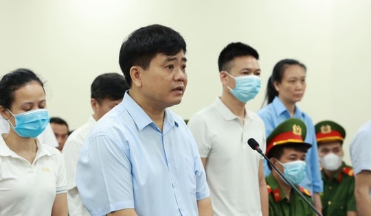 Bị cáo buộc nhận hơn 3 tỉ, ông Nguyễn Đức Chung nói "đến nhà tôi không dễ như thế"