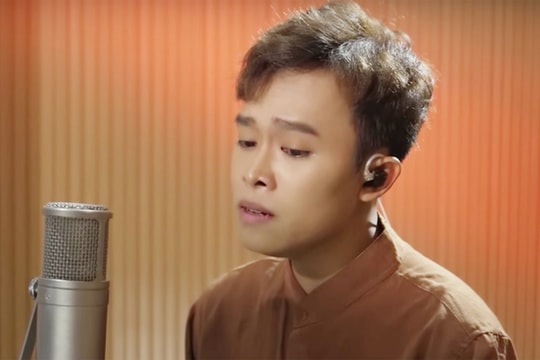 Hồ Văn Cường gây xúc động khi hát về tình mẹ