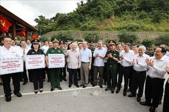 Party chief visits Huu Nghi International Border Gate