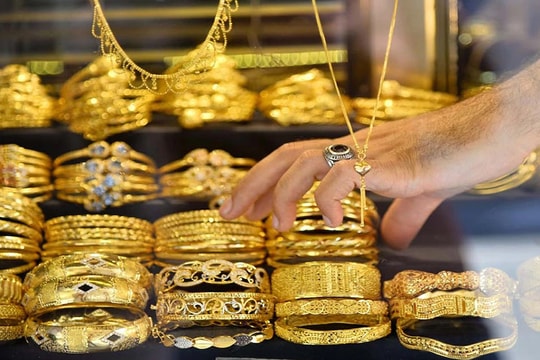 Chờ tín hiệu quyết định từ Fed, vàng "nín thở"