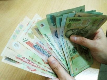 Hoàn thiện chế độ tiền lương, phụ cấp mới để giữ chân công chức, viên chức
