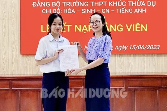 Xem xét kết nạp lại vào Đảng