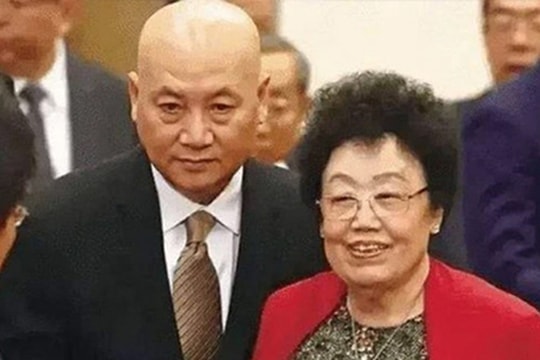 ‘Đường Tăng’ Trì Trọng Thụy và bà xã tỷ phú vướng tin đồn rạn nứt hôn nhân