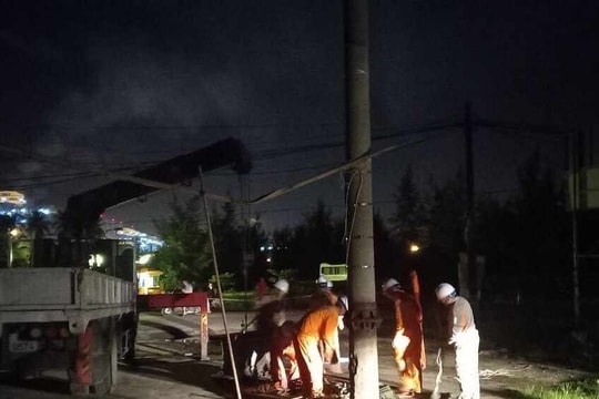 Tàu hàng làm đứt đường điện 35kV, mất điện toàn đảo Cát Bà