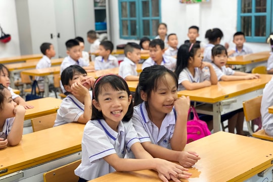 Hơn 140.000 học sinh tiểu học hào hứng tựu trường