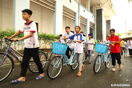 Hải Dương tặng 260 xe đạp nhân dịp năm học mới cho học sinh khó khăn