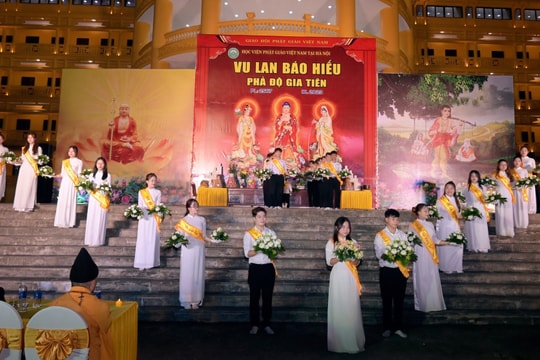 Lung linh đêm hoa đăng  mùa Vu Lan hiếu hạnh