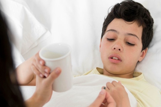 Chăm sóc trẻ sốt phát ban như thế nào?
