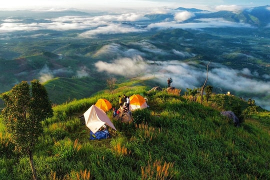 4 điểm cắm trại dịp lễ 2/9 đẹp quên lối, khách đổ về "săn" thu ở Tây Nguyên