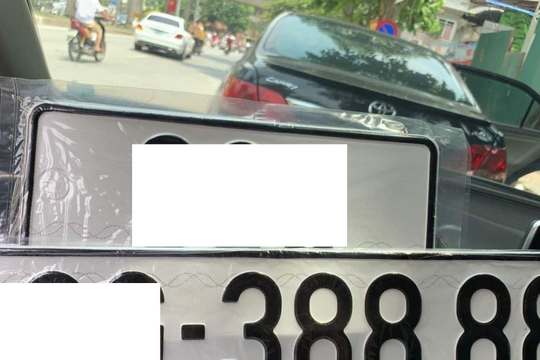 Nhiều chủ xe đồng loạt viết "tâm thư" đòi tiền cọc đấu giá biển số