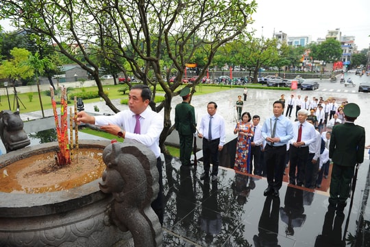 Hải Dương tưởng niệm liệt sĩ nhân dịp Quốc khánh và kỷ niệm ngày thành lập Đảng bộ TP Hải Dương
