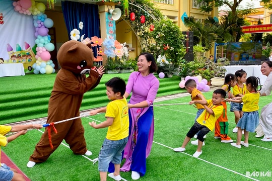 Trẻ em ở TP Hải Dương làm trung tâm trong ngày khai giảng