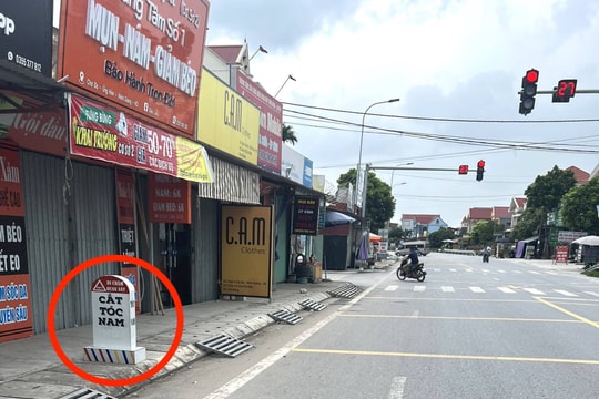 Biển quảng cáo nhái cột mốc giao thông ở Ninh Giang