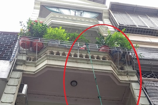 Cháy nhà 4 tầng, bà nhanh trí cho cháu 5 tháng tuổi vào xô thả xuống đất thoát nạn