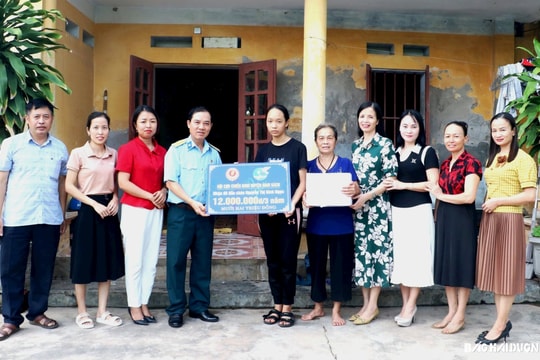 Hội Cựu chiến binh huyện Nam Sách đỡ đầu học sinh khó khăn