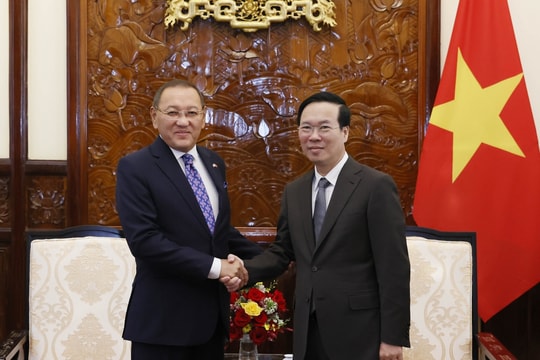 Chủ tịch nước Võ Văn Thưởng tiếp Đại sứ Kazakhstan chào từ biệt