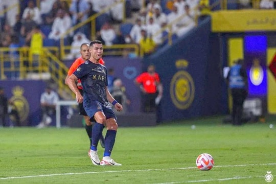 Ronaldo ghi 2 bàn phạt đền, kiến tạo cho Mane giúp Al Nassr thắng đậm