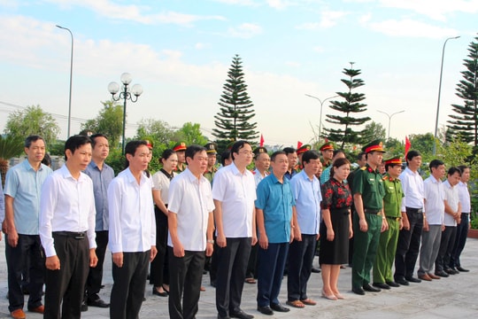 Ninh Giang dâng hương tưởng niệm Bác Hồ, các anh hùng liệt sĩ nhân dịp Quốc khánh