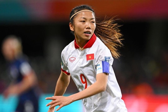 Huỳnh Như tái ký hợp đồng với Lank FC