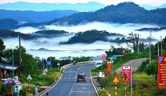 Ngao du với đường mây khi đến Măng Đen