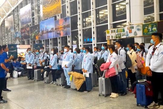 Hơn 97.000 lao động đi làm việc nước ngoài theo hợp đồng trong 8 tháng