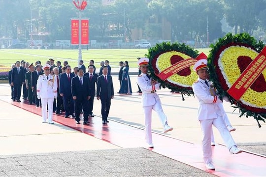 Leaders pay tribute to President Ho Chi Minh on National Day