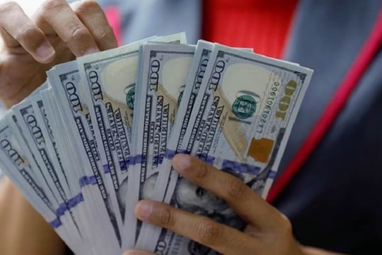 Giá vàng và dầu tăng cao, USD hạ nhiệt