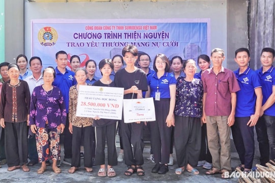 Công đoàn Công ty Sumidenso Việt Nam trao tiền hỗ trợ 2 gia đình khó khăn