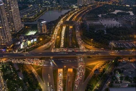 Đường Hà Nội ùn tắc đến nửa đêm trước kỳ nghỉ lễ