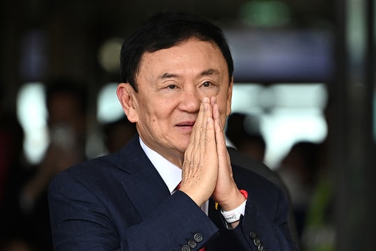 Vua Thái giảm án tù cho ông Thaksin