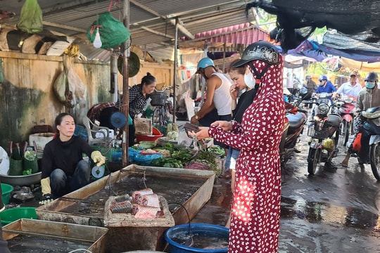 Chợ dân sinh đông đúc trong dịp nghỉ lễ Quốc khánh 2/9