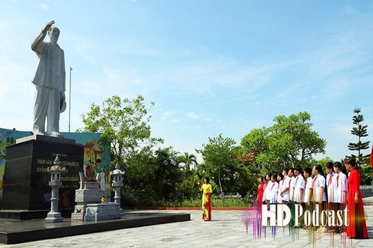 Chiêm ngưỡng tượng đài Bác Hồ ở Hải Dương