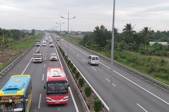 Cho phép tổ chức các tuyến xe khách cố định trên cao tốc Bắc - Nam mới